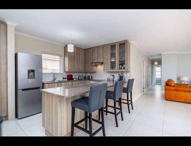 4 BEDROOM HOUSE RENTED IN SUNNINGDALE